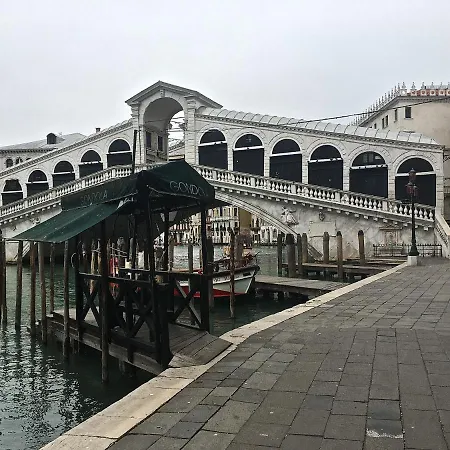 San Bortolomio Near Suso Ice-cream شقة *